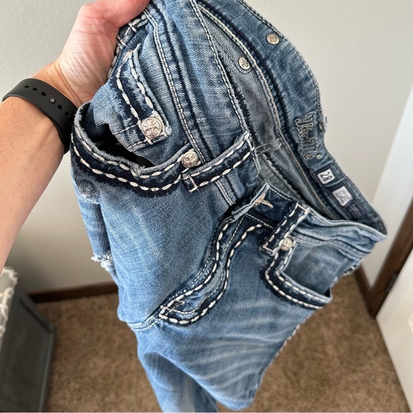 Miss Me Blue Straight Distressed Low/Mid Rise Capris/Short Jeans Waist Size 28 - Picture 16 of 16